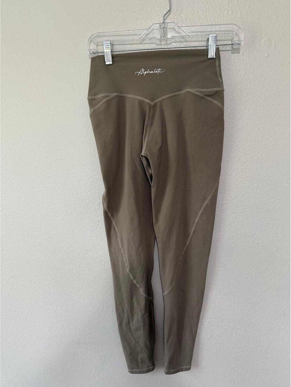 Alphalete crossover waist leggings fits best a medium